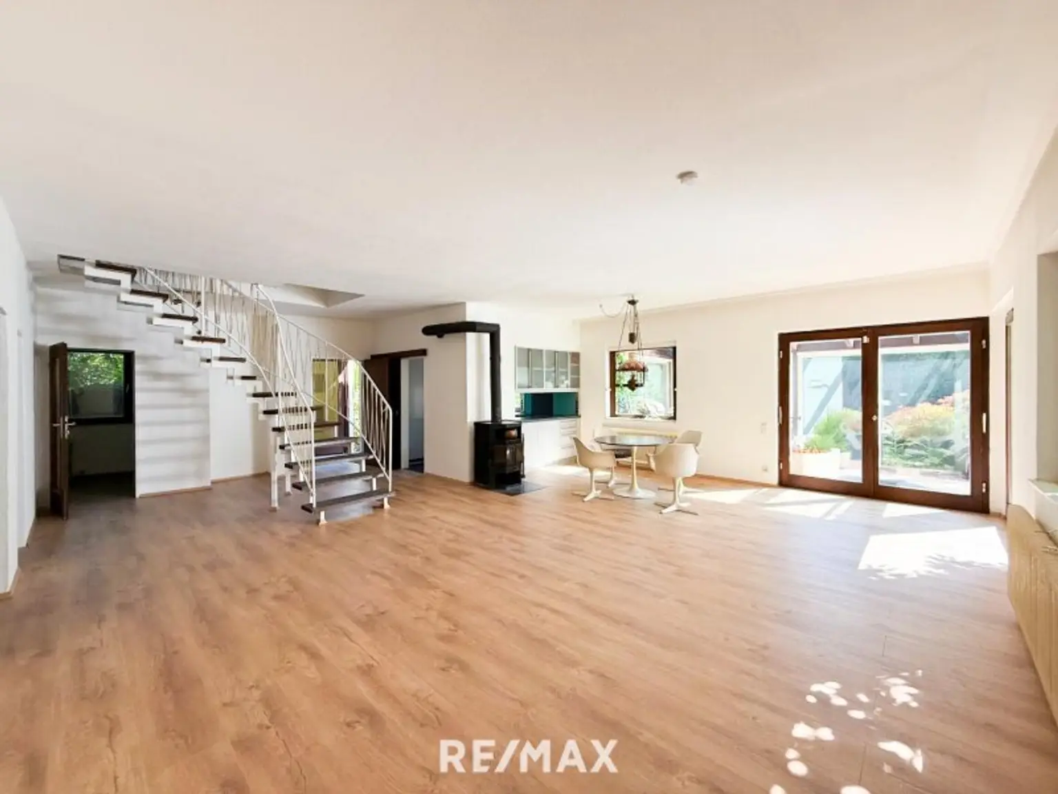 In MAUER uneinsichtiges und traumhaftes Gartenparadies