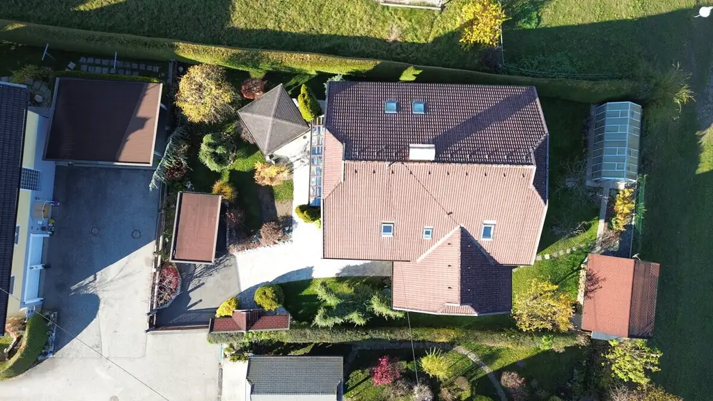 Exklusives Wohnjuwel mit Panoramablick auf die Sternbergkirche – sonnig und ruhig gelegen