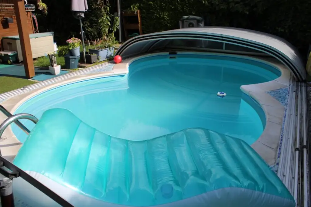 Gemütliche Doppelhaushälfte mit Pool