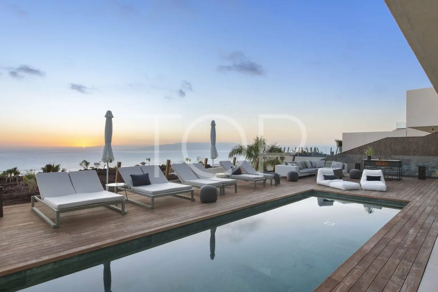 Villa de lujo moderna con impresionantes vistas al mar y a la montaña en Costa Adeje