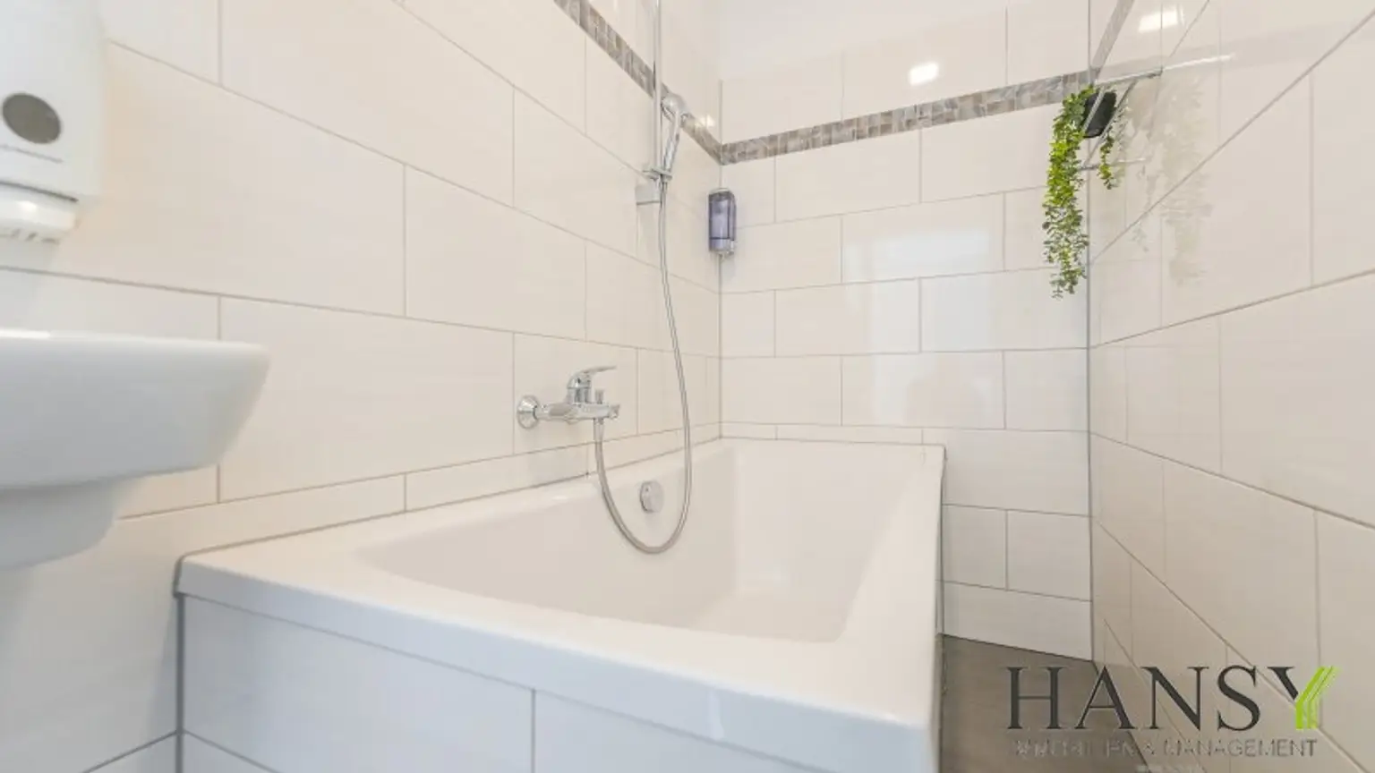 Voll möblierte Maisonette mit großer Terrasse & viel Platz – Dachgeschosswohnung in Toplage!