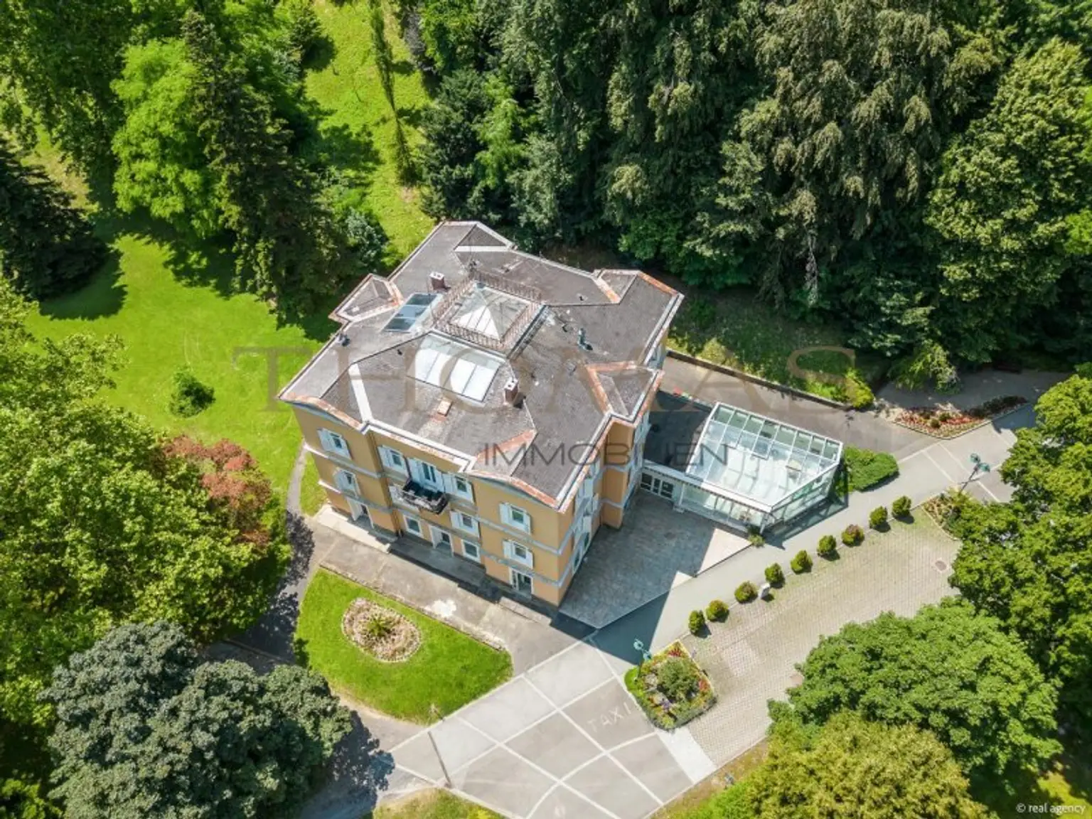 Kurparkjuwel "Villa Clar" - Boutiquehotel, Restaurant & 3 Geschäftsflächen