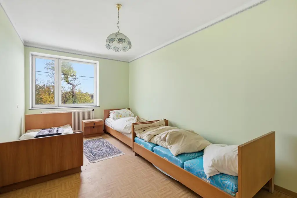 Vielseitige Gewerbe- und Wohnliegenschaft: diverse Hallenflächen, Wohngebäude und ein großzügiges Grundstück!