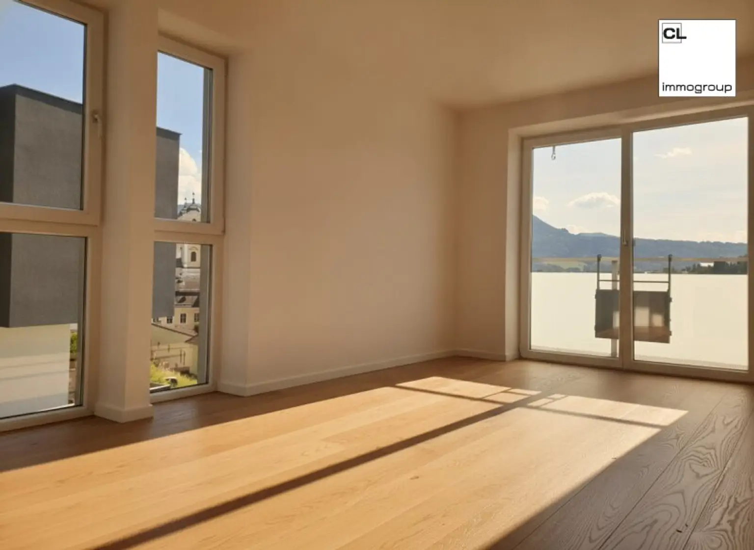 Großzügiges Schlafzimmer