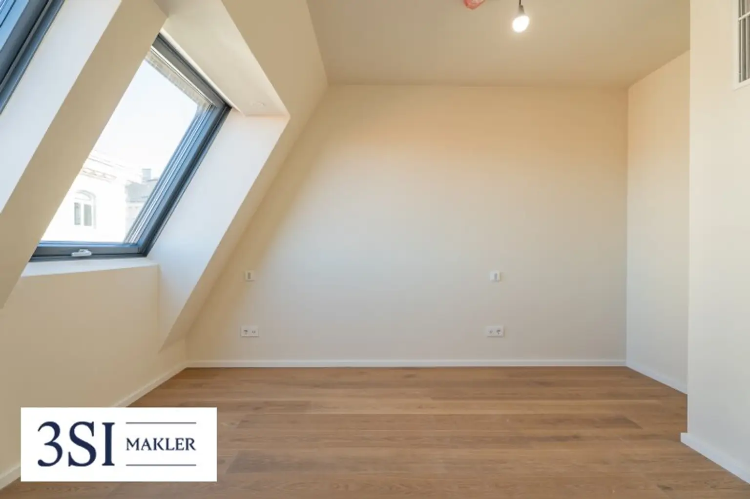 Ein Zuhause zum Wohlfühlen – moderne Dachgeschosswohnung mit Loggia