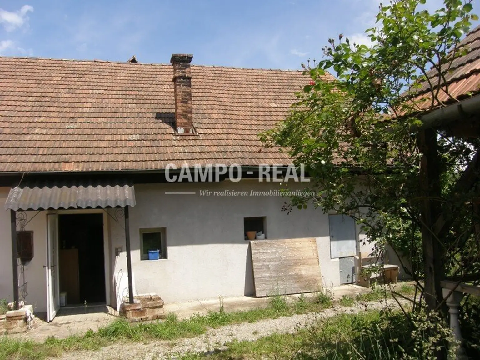 LANDWIRTSCHAFT: Alter Bauernhof mit Wohn- und Wirtschaftsgebäuden, Grill-Platzl und eigener Keller mit ca. 2.800 m2 Grund