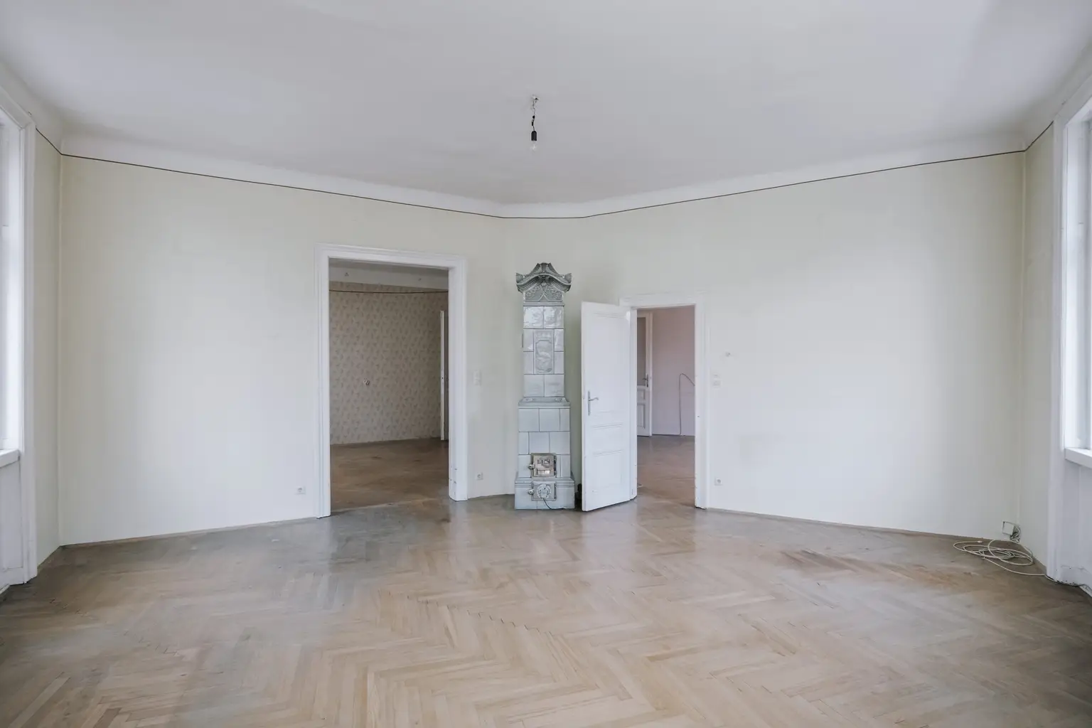 Sanierungsbedürftiges 4 Zimmer Altbau-Juwel in sehr guter zenraler Lage von Döbling!