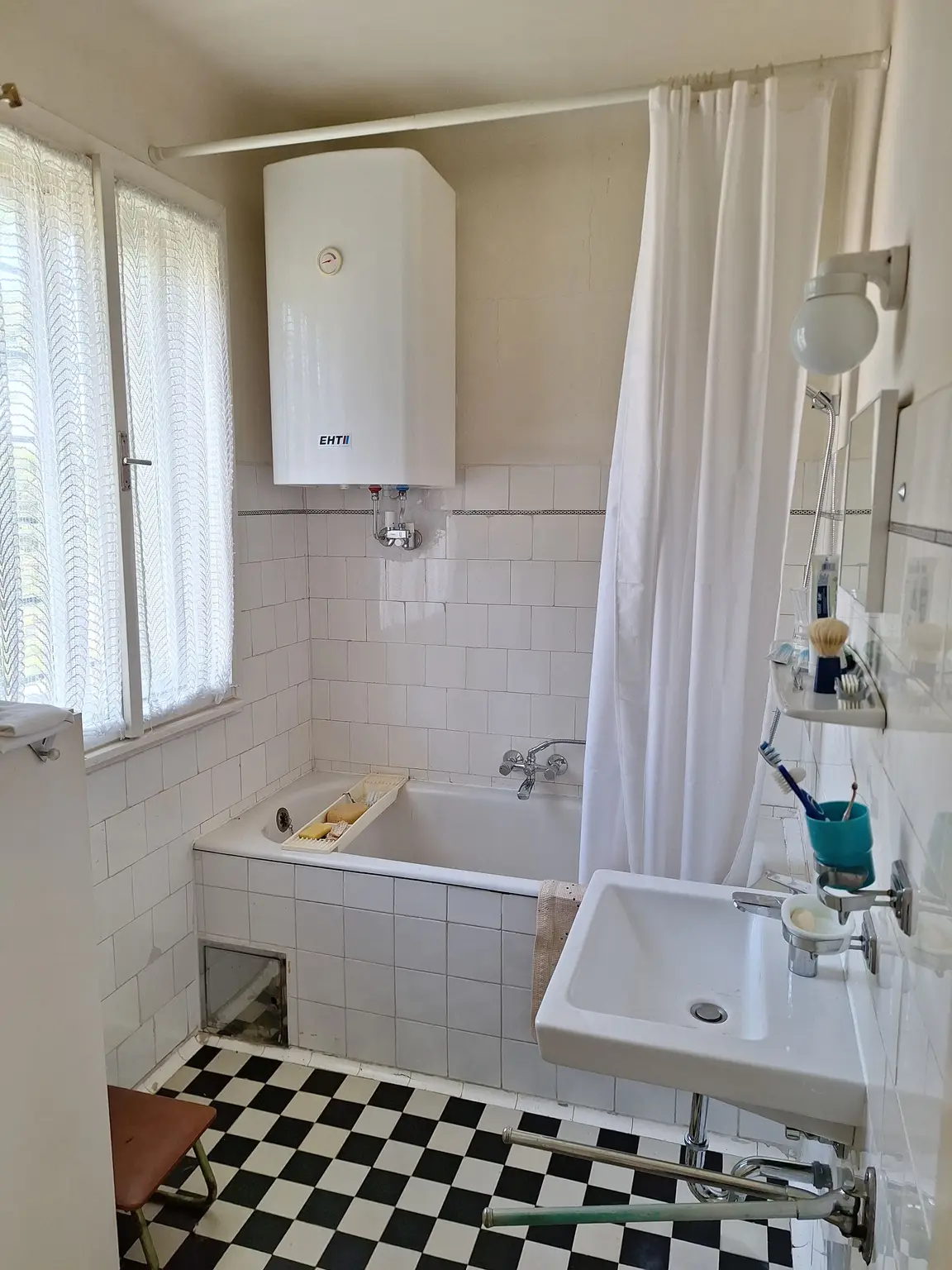 Rarität - Dekorativer Fassadenschmuck aus den 1930er Jahren - Nahe Maurer Wald und Lainzer Tiergarten