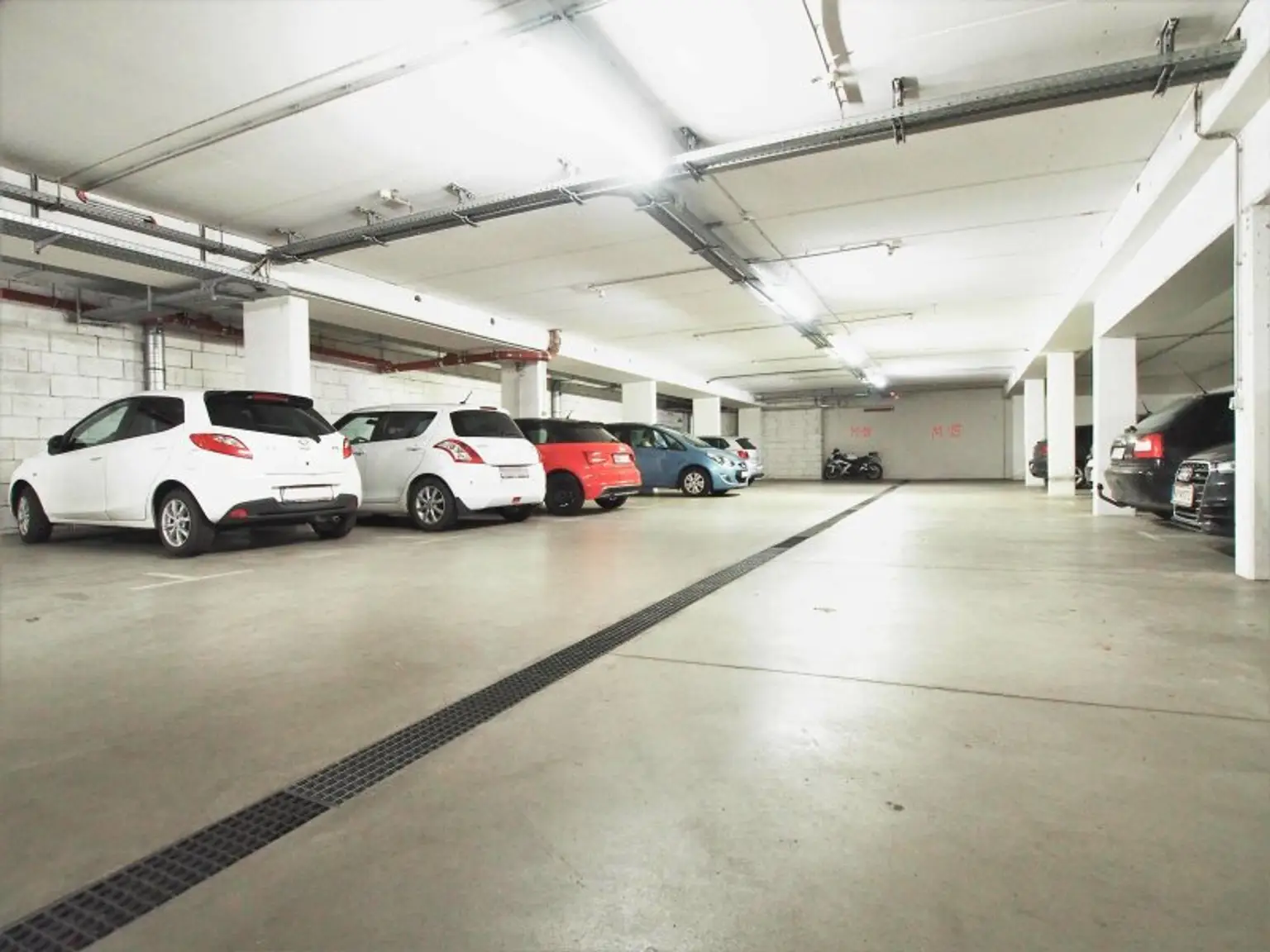 Tiefgaragenplatz Nähe Laxenburger Straße!