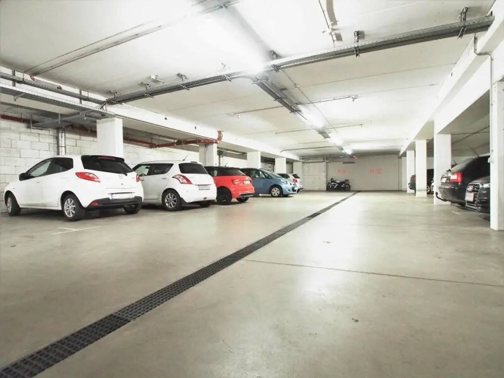 Tiefgaragenplatz Nähe Laxenburger Straße!