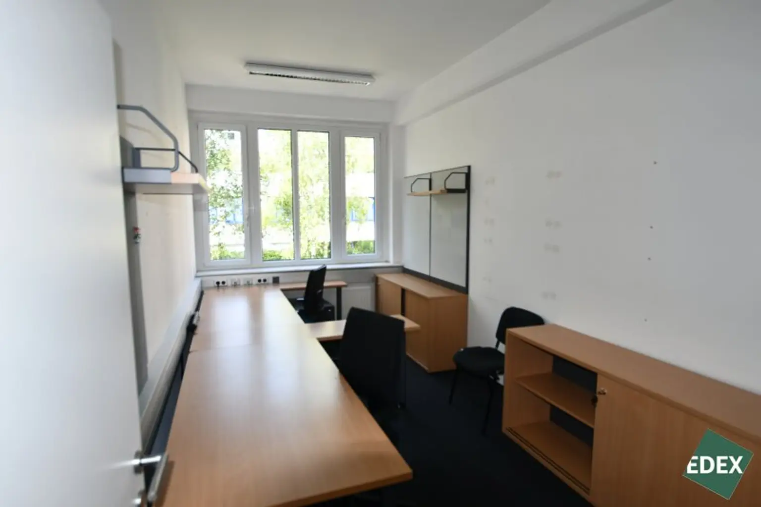 Bürofläche mit Lager und 20 Stellplätzen