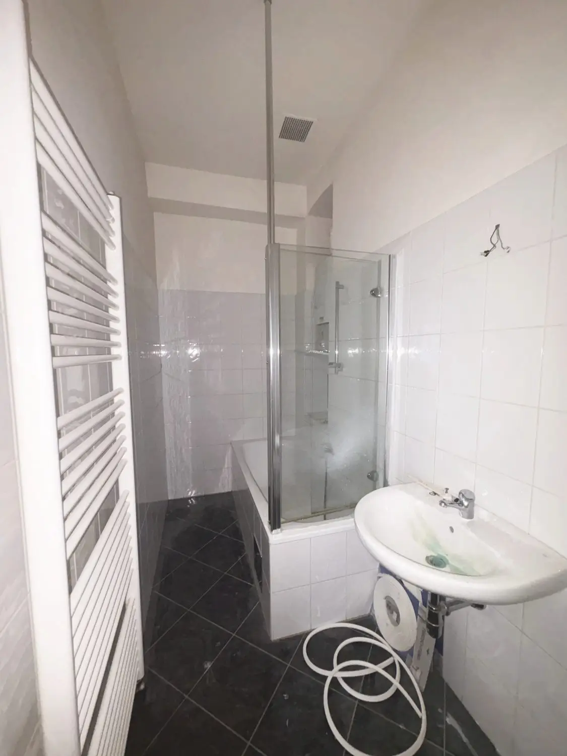 Teilsanierte 3 Zimmer Wohnung in Top Lage - 
Nahe altes AKH und Rathaus