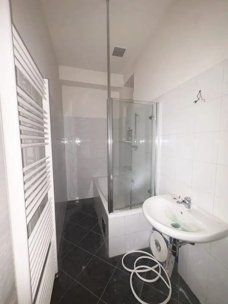 Teilsanierte 3 Zimmer Wohnung in Top Lage - 
Nahe altes AKH und Rathaus