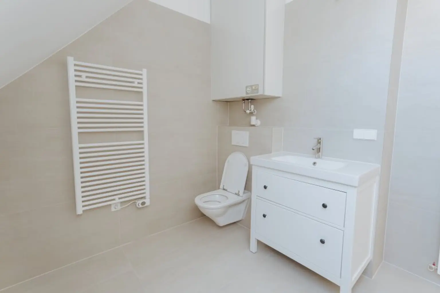 Schöne klimatisierte 3 Zimmer Maisonettewohnung im Dachgeschoß