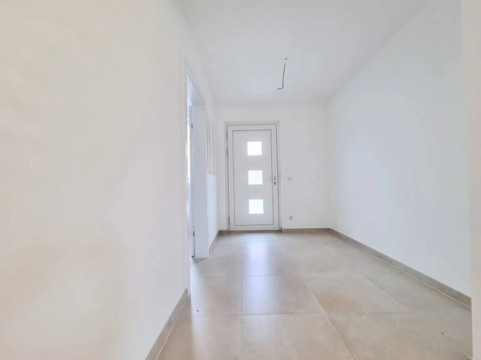Modernes Eckreihenhaus in TOP-LAGE nahe U6: Erstbezug  mit Garten, Dachterrasse, 5 Zimmern, 2 Bädern – inkl. Küche & Stellplatz