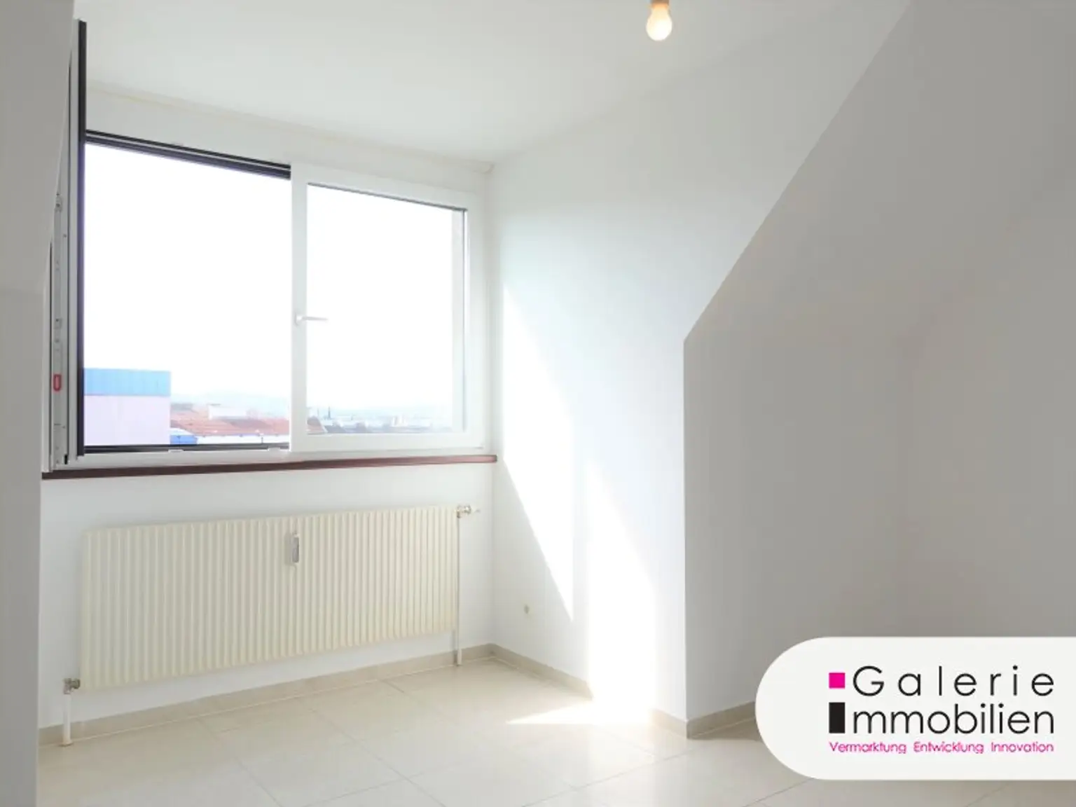 VIDEO: Sehr schöne 4-Zimmer-Maisonette, 3er-WG-geeignet, mit Fernblick und Garage!