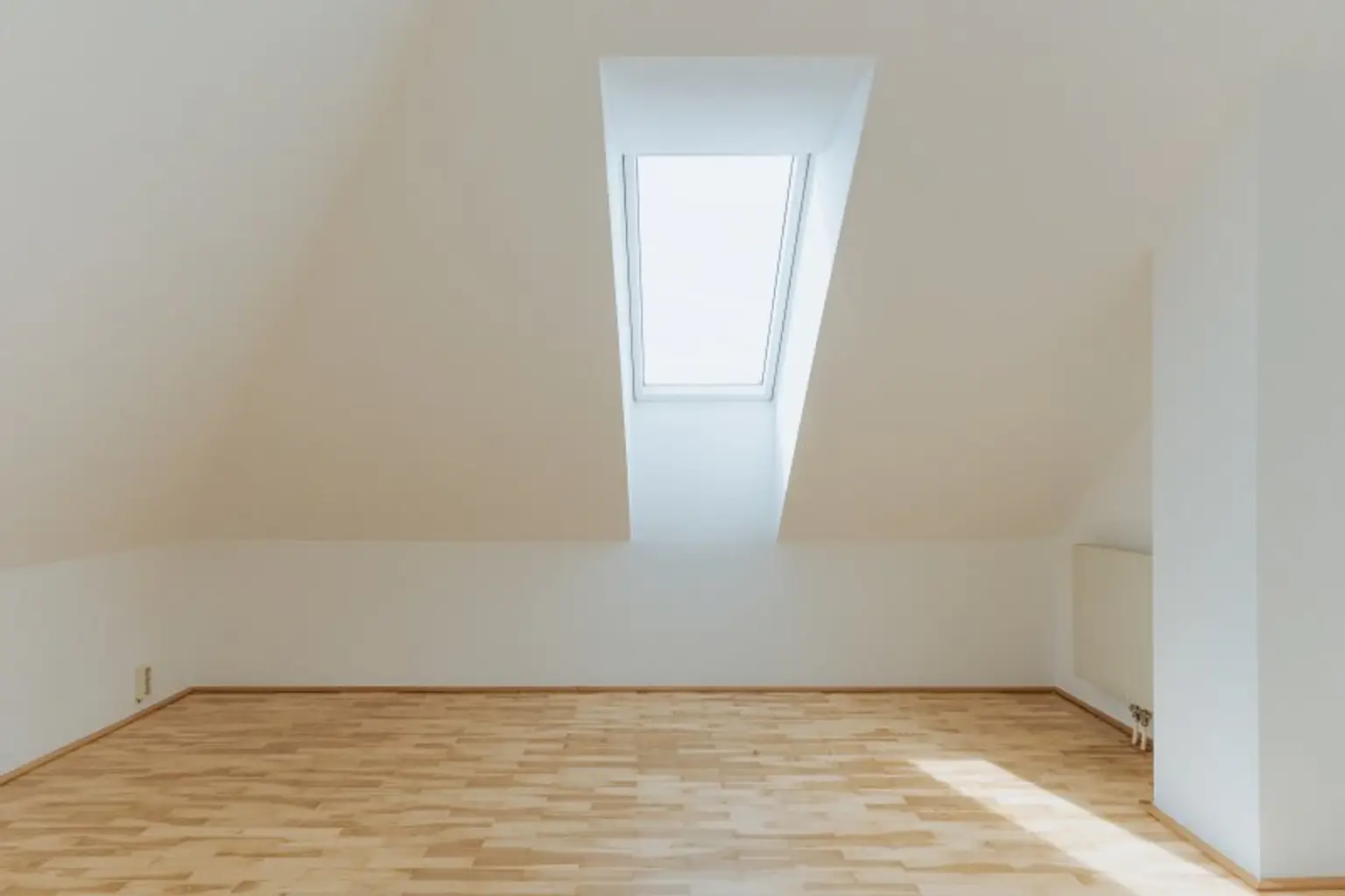 Traumhafte 3- Zimmer Dachgeschoßwohnung über zwei Etagen mit Terrasse