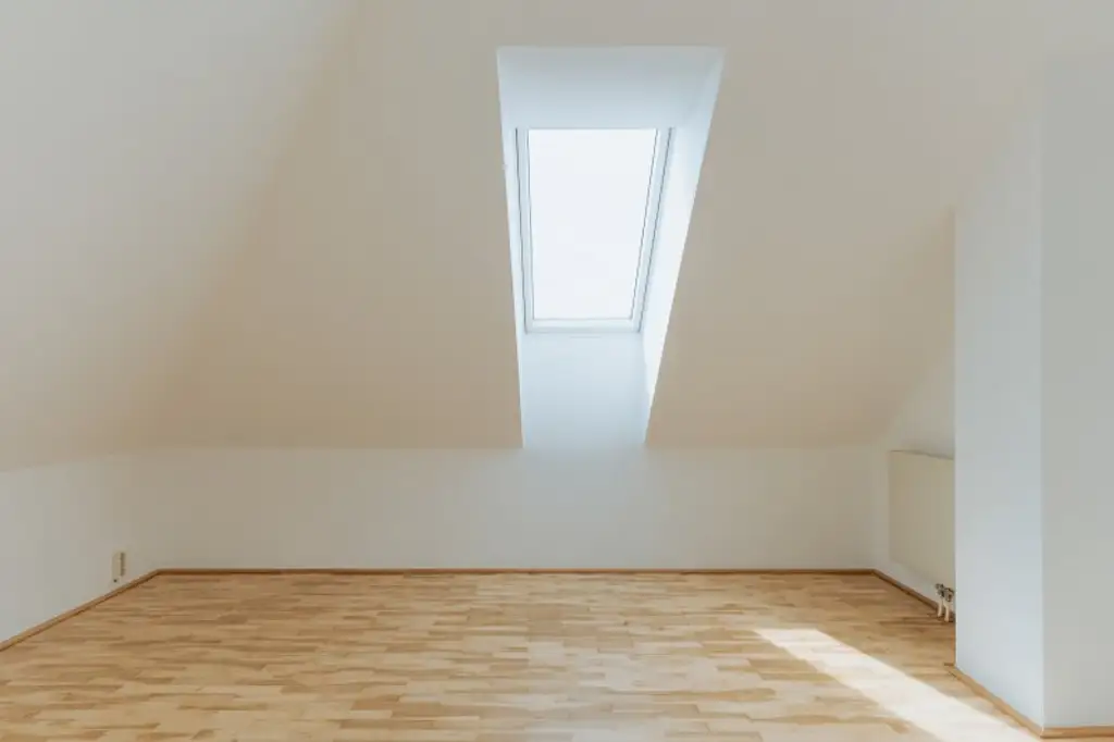 Traumhafte 3- Zimmer Dachgeschoßwohnung über zwei Etagen mit Terrasse