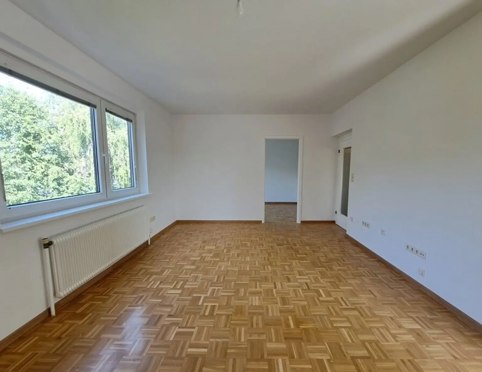 Einzigartige Top 4 1/2 Zimmer Wohnung mit Wintergarten-Speisezimmer und Loggia in Baden - Nähe Schloss Leesdorf in Grünruhelage