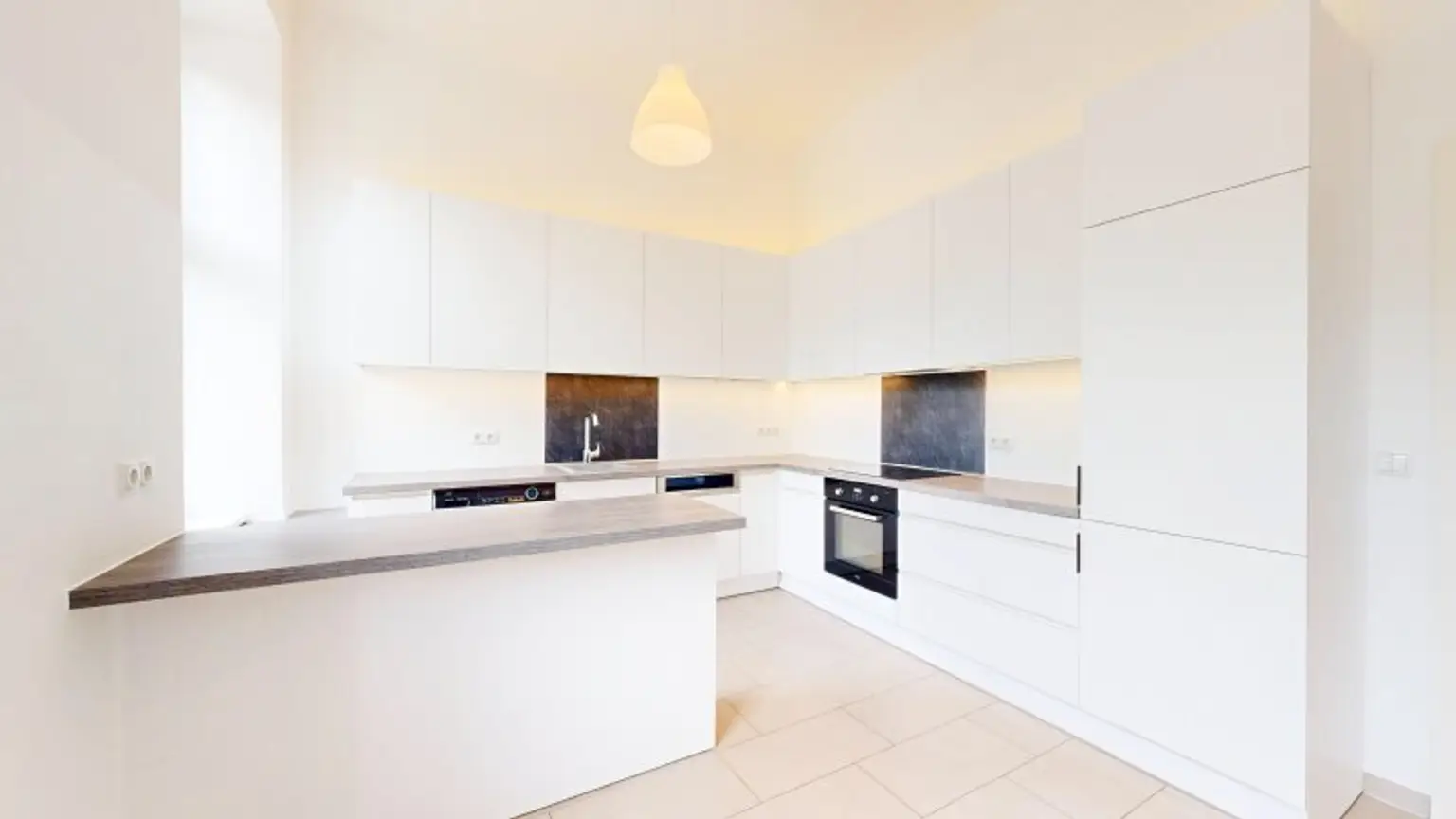 Große und klassisch schöne Altbau-Wohnung | 5 Zimmer | 2 Bäder | Lift | am Liechtensteinpark