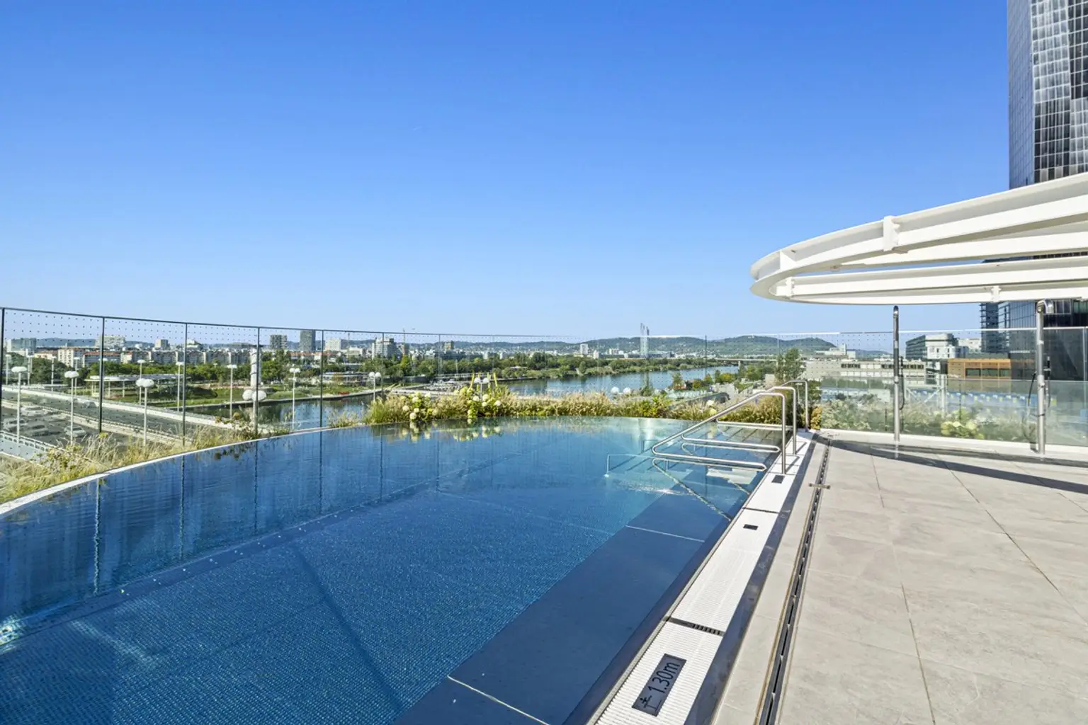Y | ++ SKYLINE DREAM on the 26th Floor ++ LUXURY with PANORAMIC VIEW | Prima Service Immobilien