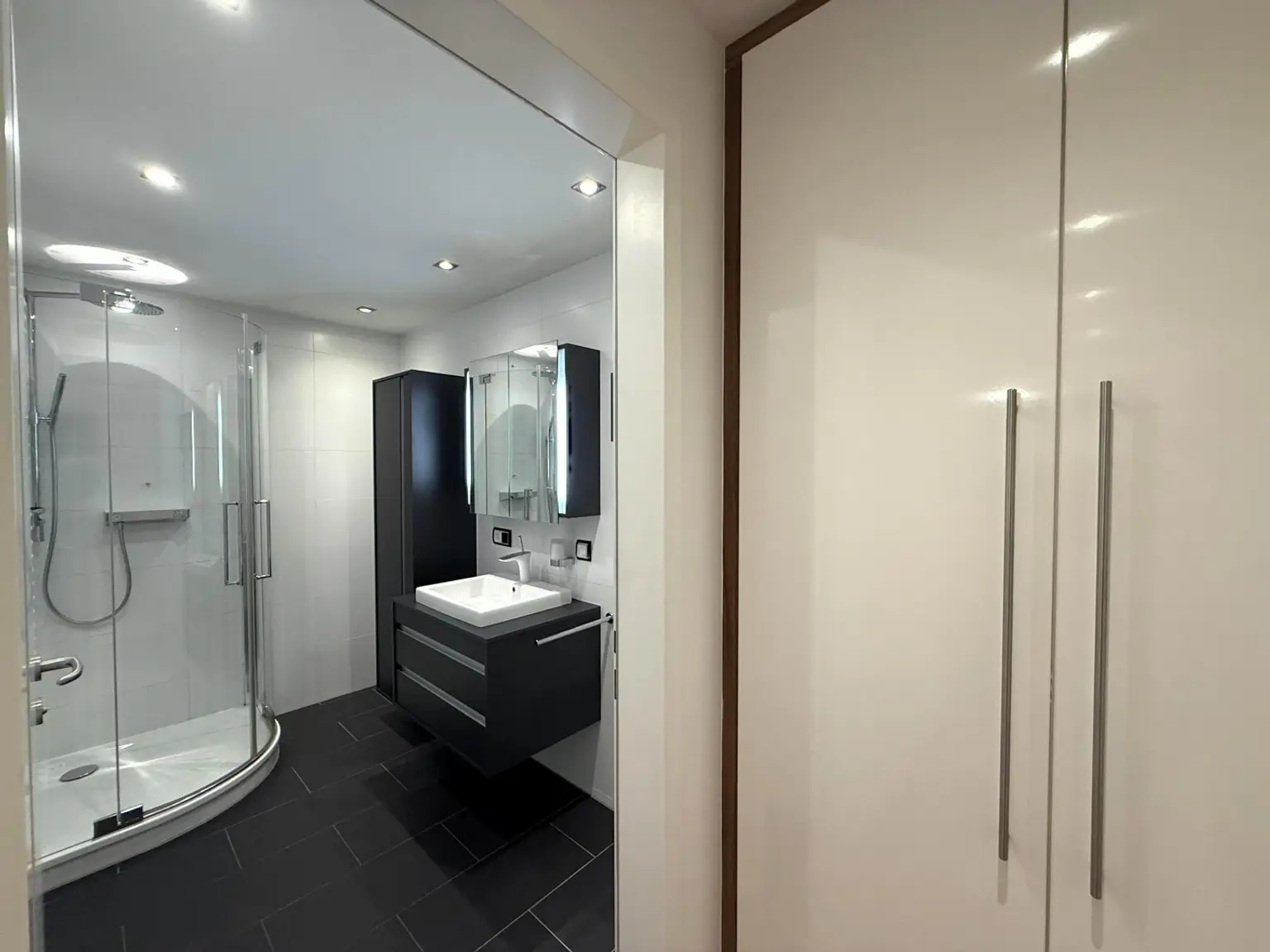 Eingangsgarderobe / Bad / Deckenspots