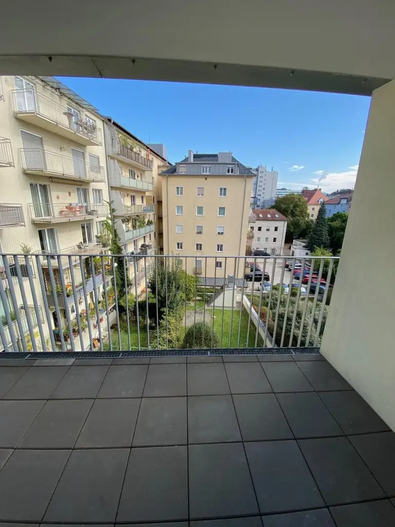 Moderne Neubauwohnung im Zentrum – mit Loggia u. Lift ! TIEFGARAGENPLATZ und KONTROLLIERTE WOHNRAUMBELÜFTUNG