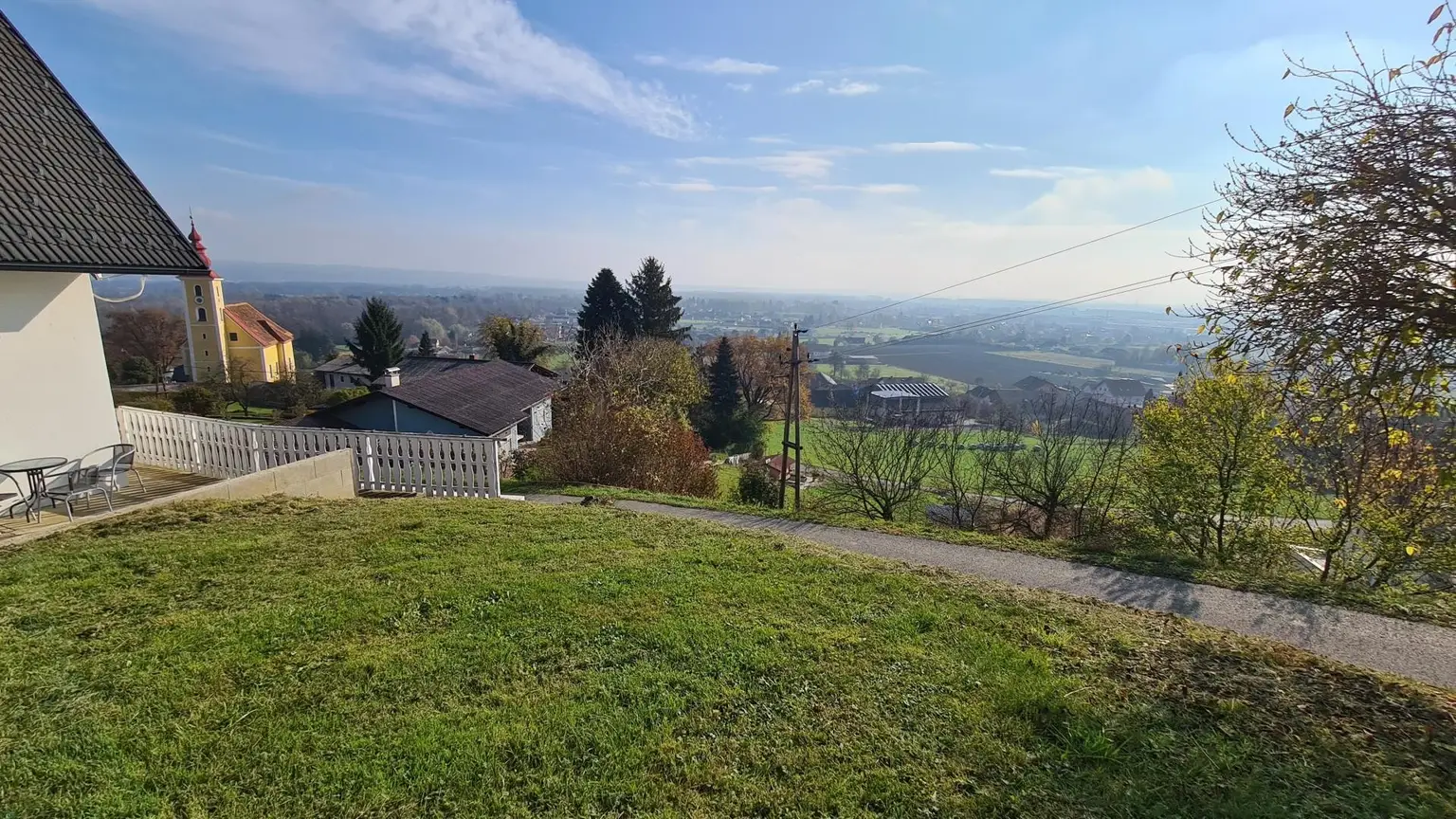 Herrliche Aussichtslage - viel Grund!