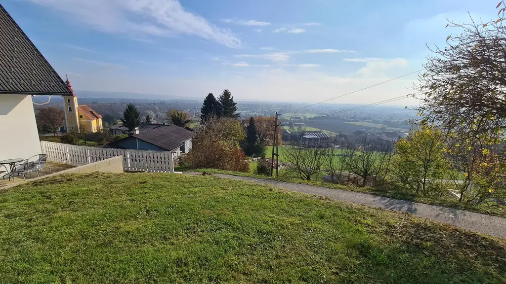 Herrliche Aussichtslage - viel Grund!