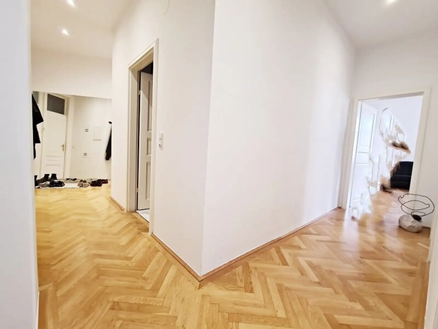 SIEBENBRUNNENPLATZ, gepflegte 85 m2 Altbau, 3 Zimmer, Küche, Wannenbad, Parketten, WG-geeignet, Reinprechtsdorfer Straße