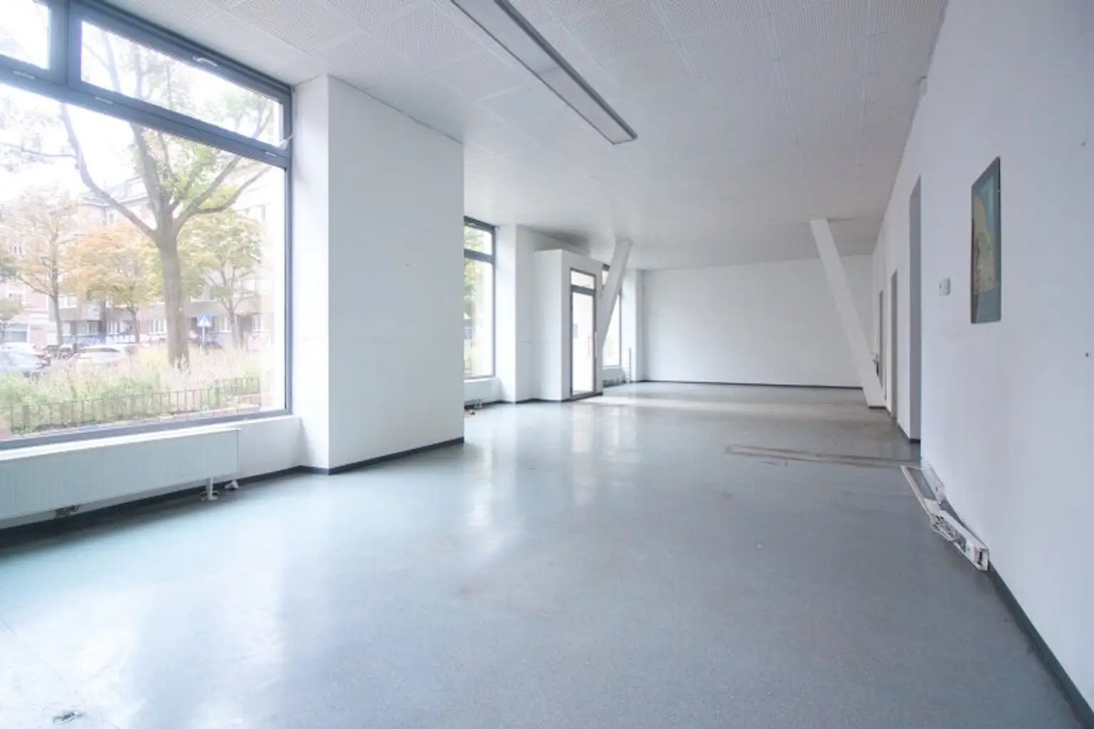 Attraktives, helles Geschäftslokal zur vielseitigen Nutzung mit guter Sichtbarkeit | flexibler Grundriss | leerstehend