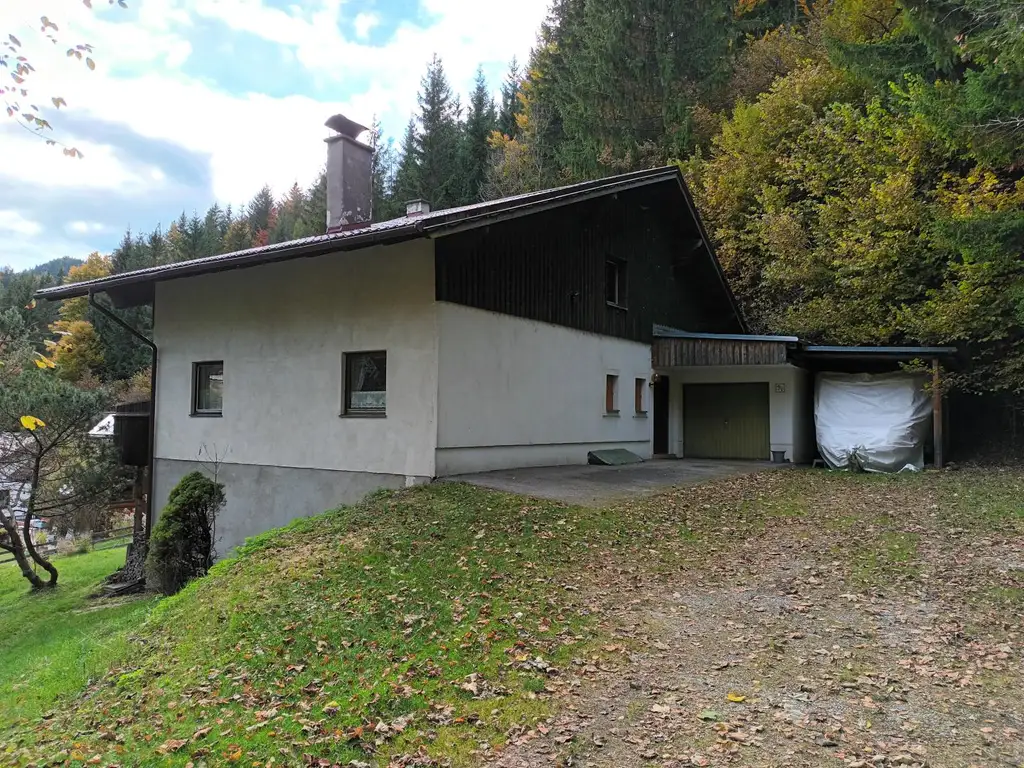 Solides Wohnhaus mit Potenzial in ruhiger Waldrandlage