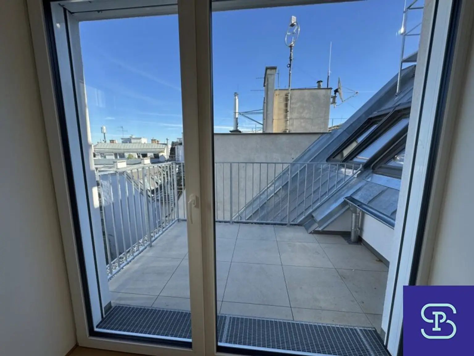 Provisionsfreier 70m² DG-Erstbezug + Balkon mit Einbauküche am Donaukanal - 1200 Wien