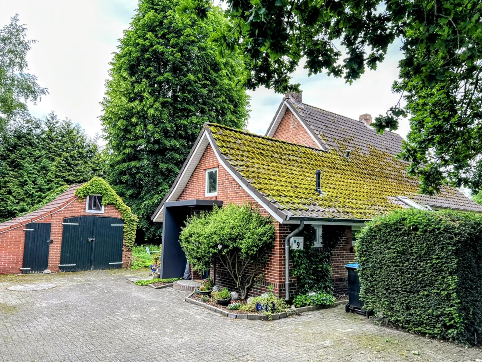 Ein Zuhause, das Raum für alles lässt! Wohnhaus mit angrenzender Halle!