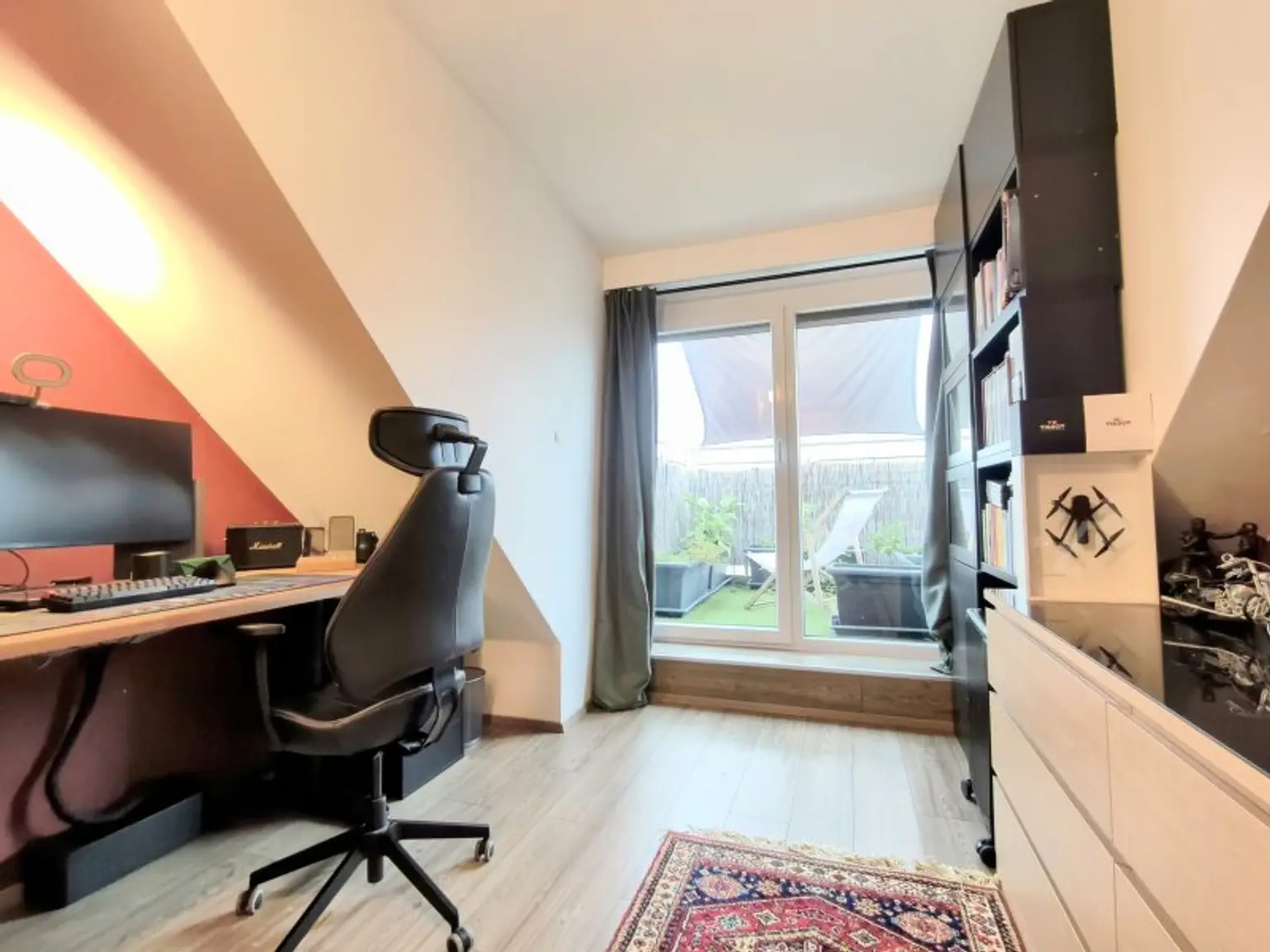 3-Zimmer-Dachgeschosswohnung mit 2 Balkonen, Wintergarten-Loggia & Weitblick - U2 Hardeggasse fußläufig - Klimaanlage & Küche