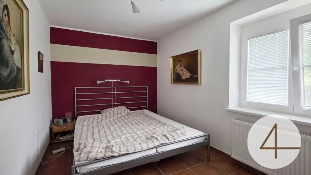 Zweifamilienhaus mit ca. 300 m² Wohnfläche