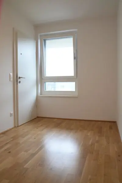 Erstbezug Open Space Büro & 2-Zimmer-Wohnung mit separatem Zugang