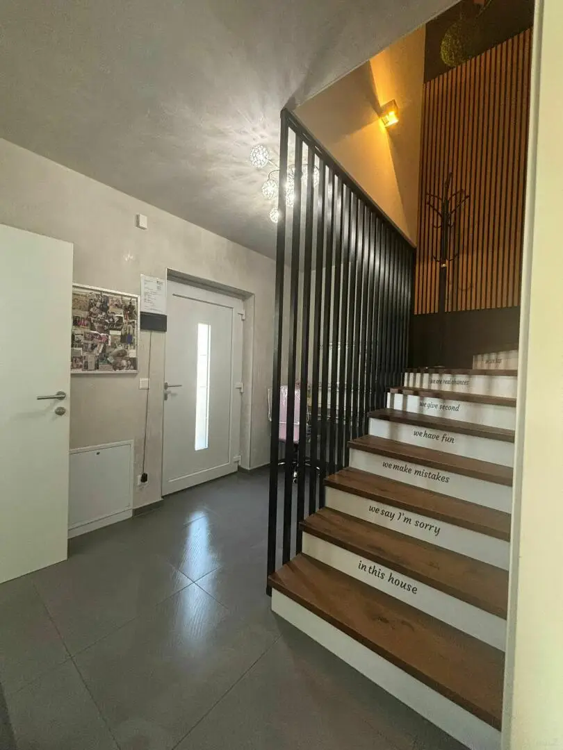 Moderne Maisonettewohnung mit großzügiger Terrasse und Balkon