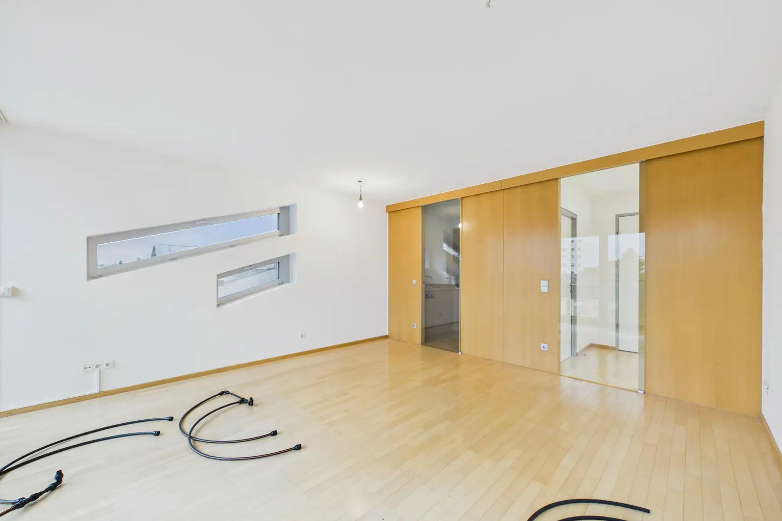 Helle 2 Zimmer mit großem Balkon