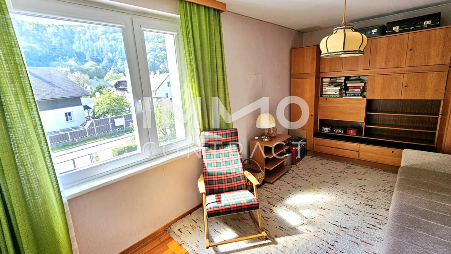Lichtdurchflutete, renovierungsbedürftige 3-Zimmer-Wohnung mit großer Süd-Loggia
