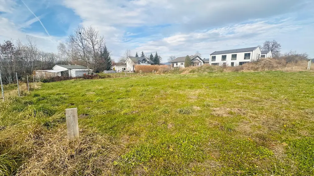 Großes Baugrundstück mit hohem Freizeitwert!