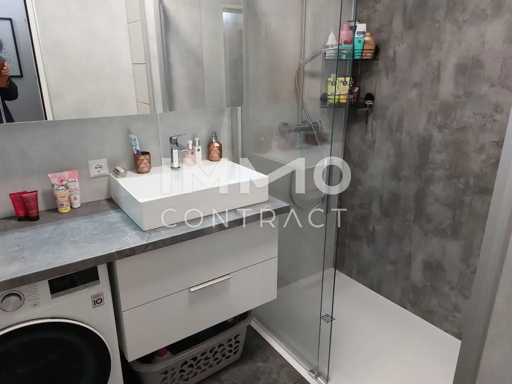 BESONDERS SCHÖNE 3 ZIMMERWOHNUNG MIT GROSSER LOGGIA UND MIT  EXKLUSIVER AUSSTATTUNG