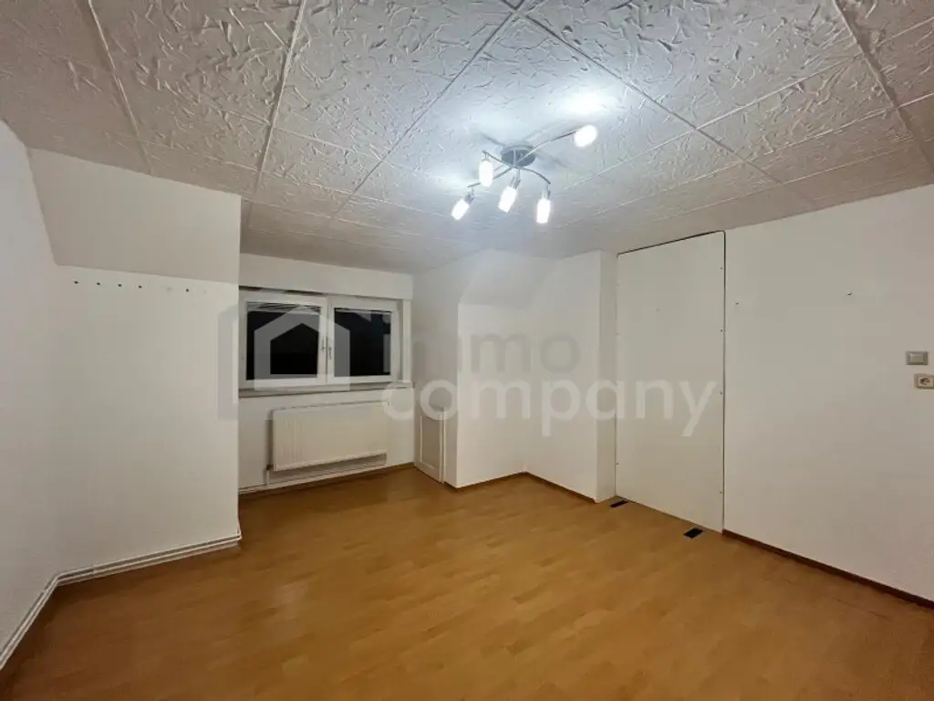 HIER KÖNNEN SIE SOFORT EINZIEHEN – Dachgeschosswohnung mit 3 Zimmer