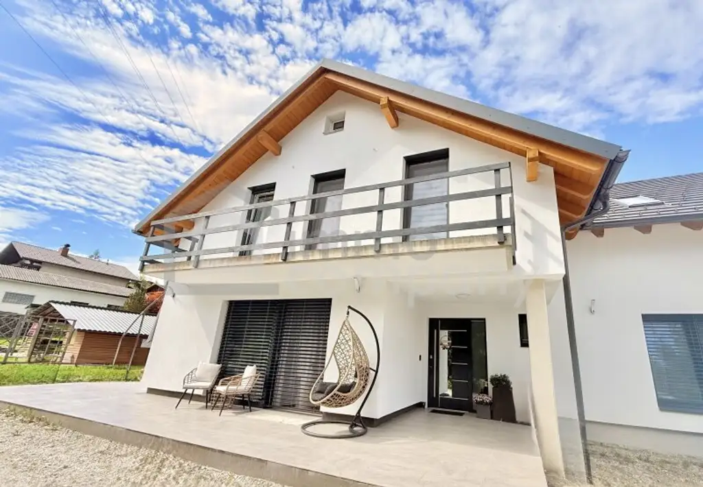 🏡  Luxusresidenz in Wartberg – Wo Licht, Raum und Natur eins werden