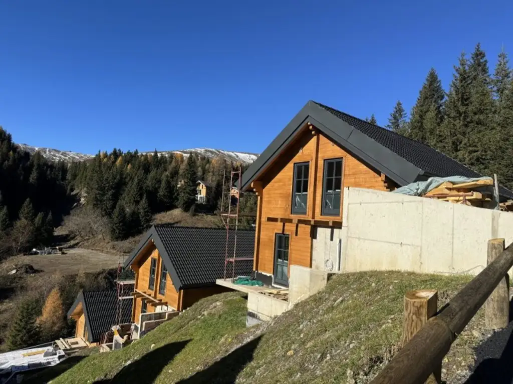Bezugsfertiges Luxusalpenchalet. Zweitwohnsitz ohne Vermietungszwang.