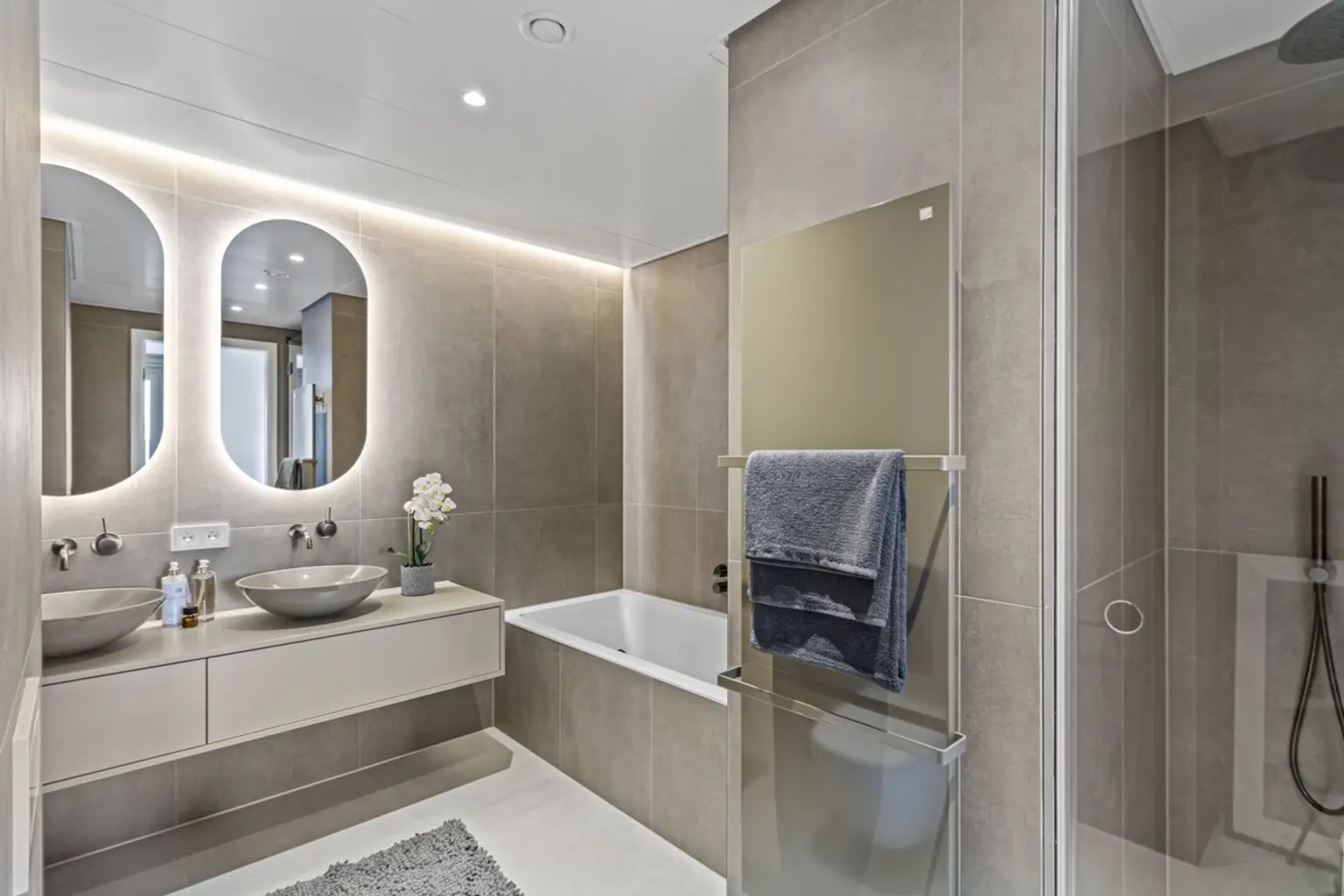 L | ++ SKYLINE DREAM on the 26th Floor ++ LUXURY with PANORAMIC VIEW | Prima Service Immobilien