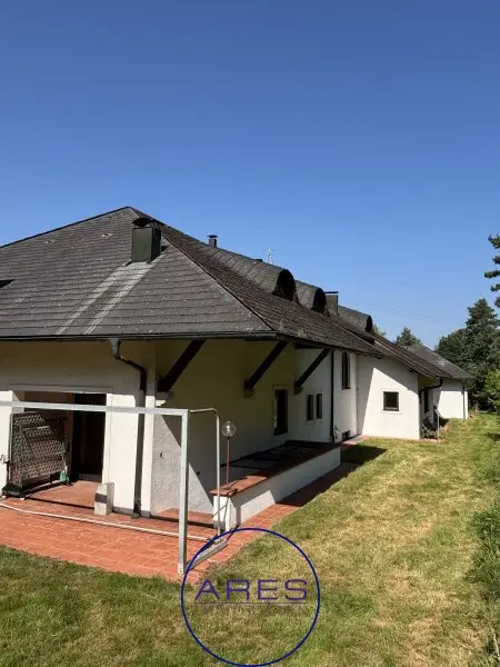 Villa mit Teich in Einzellage mit arrondierten ca. 5,6 ha großen Eigengrund