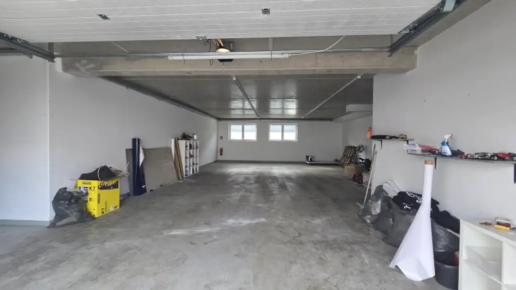 Gewerbehalle * automatisches Rolltor * 2 KFZ Abstellplätze*