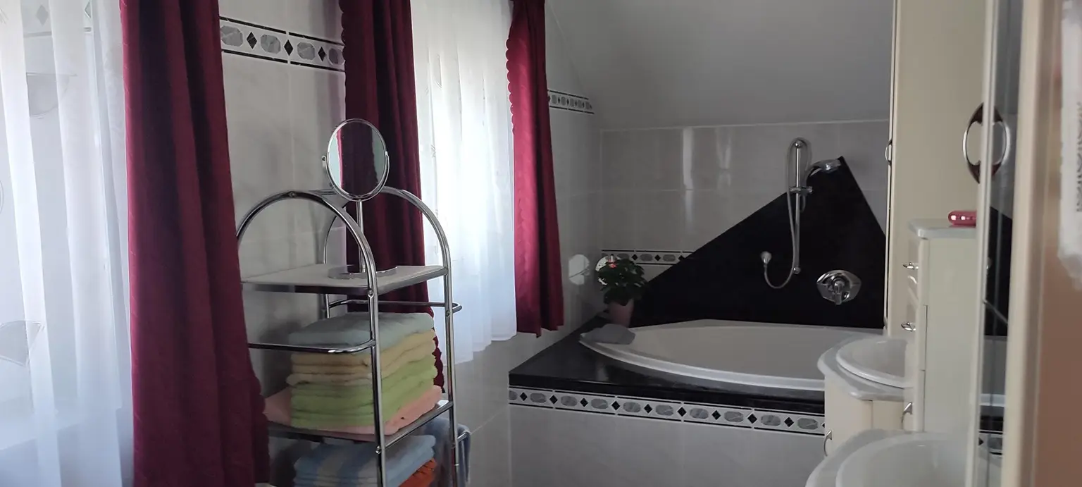 Badezimmer mit Wanne