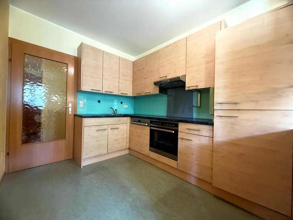 *** Moderne 77m² 3-Zimmer-Wohnung mit Terrasse & Carport – Wohnen im Herzen von Stanz!***